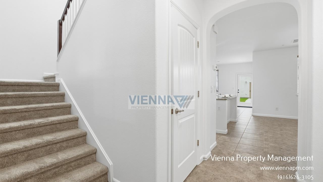 3033 Ardley Dr - Photo 5 of 37