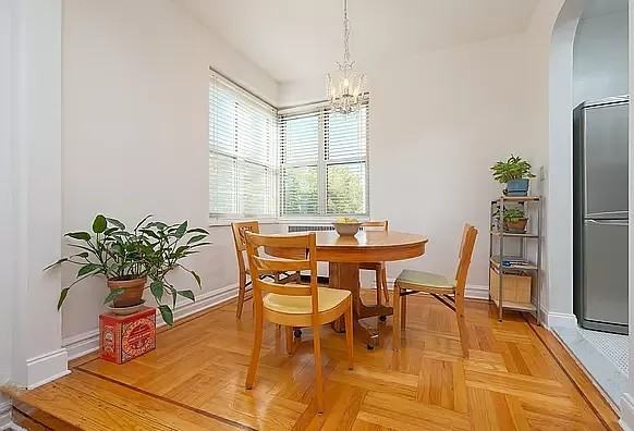 601 Pelham Pkwy N - Photo 5 of 7