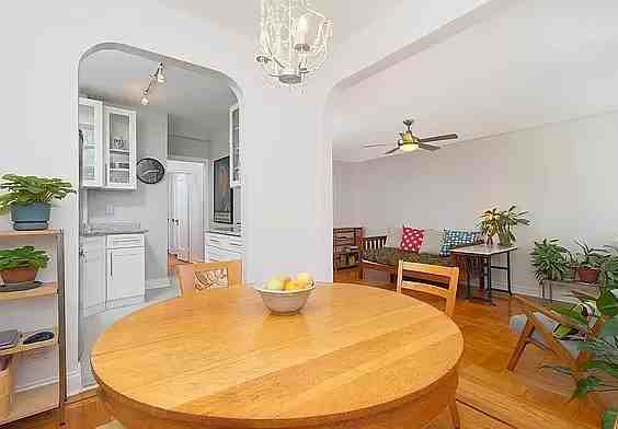 601 Pelham Pkwy N - Photo 6 of 7