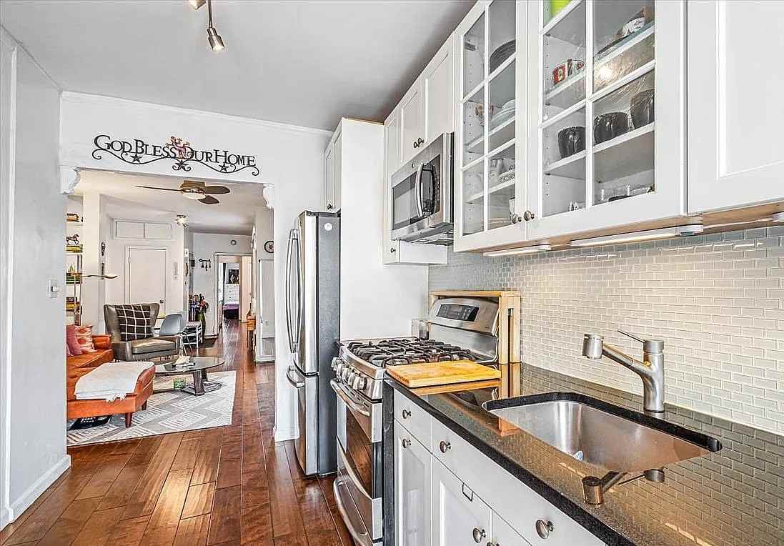 1714 Palmetto St - Photo 3 of 6