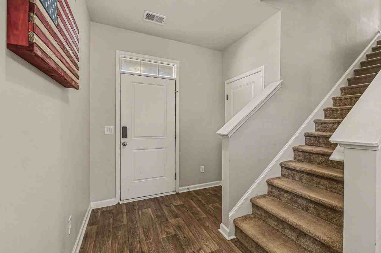 213 Rubles Ln - Photo 3 of 11