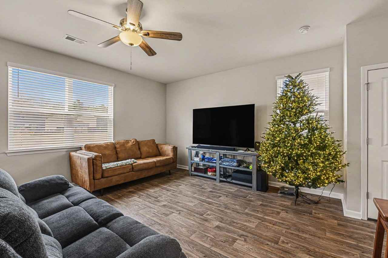 213 Rubles Ln - Photo 4 of 11