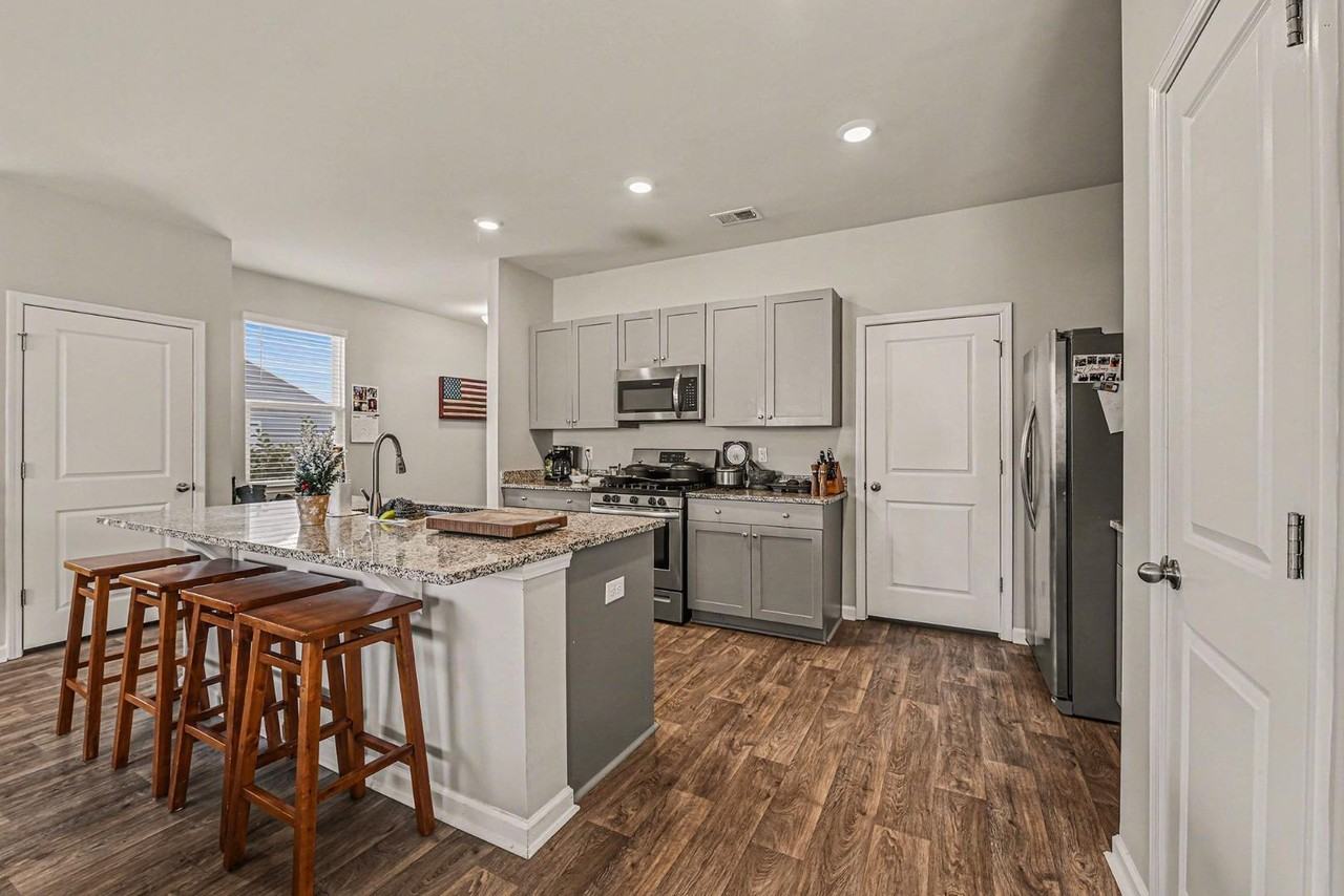 213 Rubles Ln - Photo 7 of 11