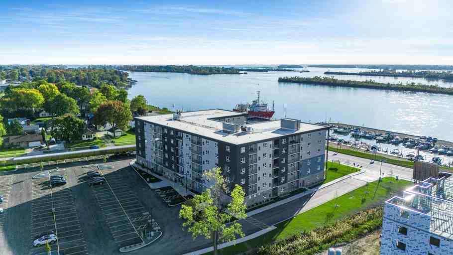 225 Sandwich St N #610 - Photo 2 of 8