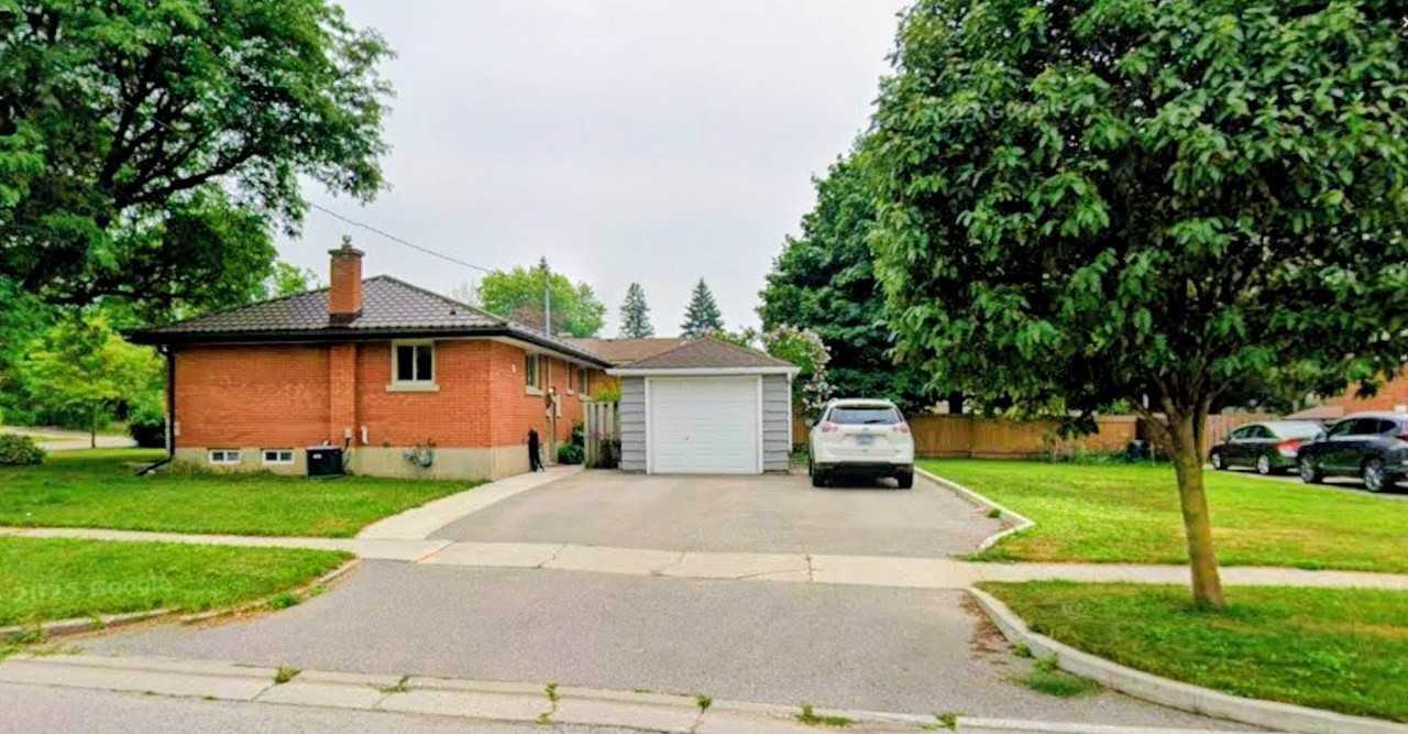 59 Ellis Crescent South - Photo 2 of 23