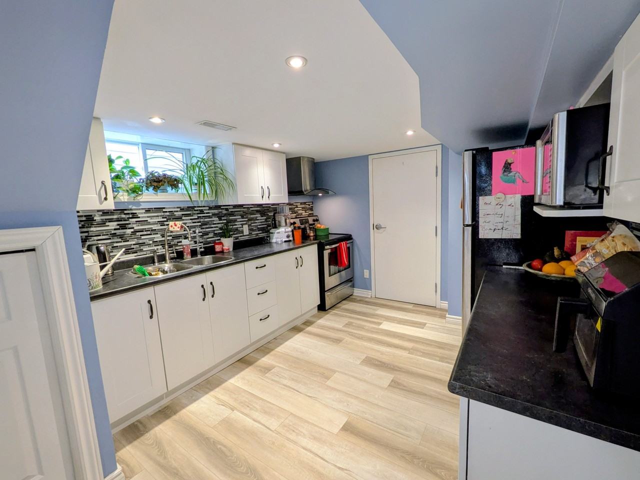 59 Ellis Crescent South - Photo 7 of 23