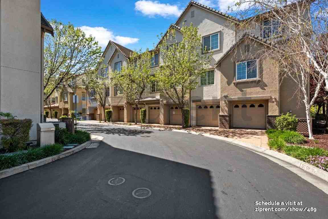 1013 Carnelian Ter - Photo 4 of 27