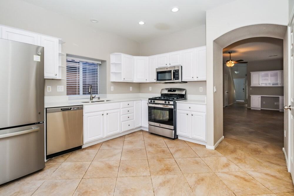 5978 Genovese Ave - Photo 6 of 17