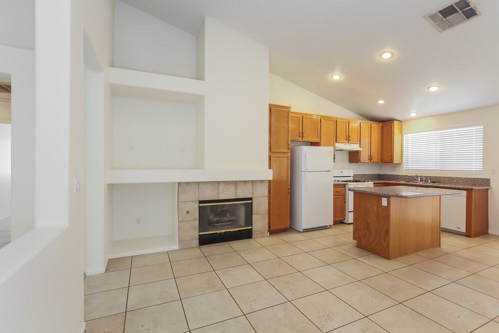 6059 Evening View St - Photo 7 of 16