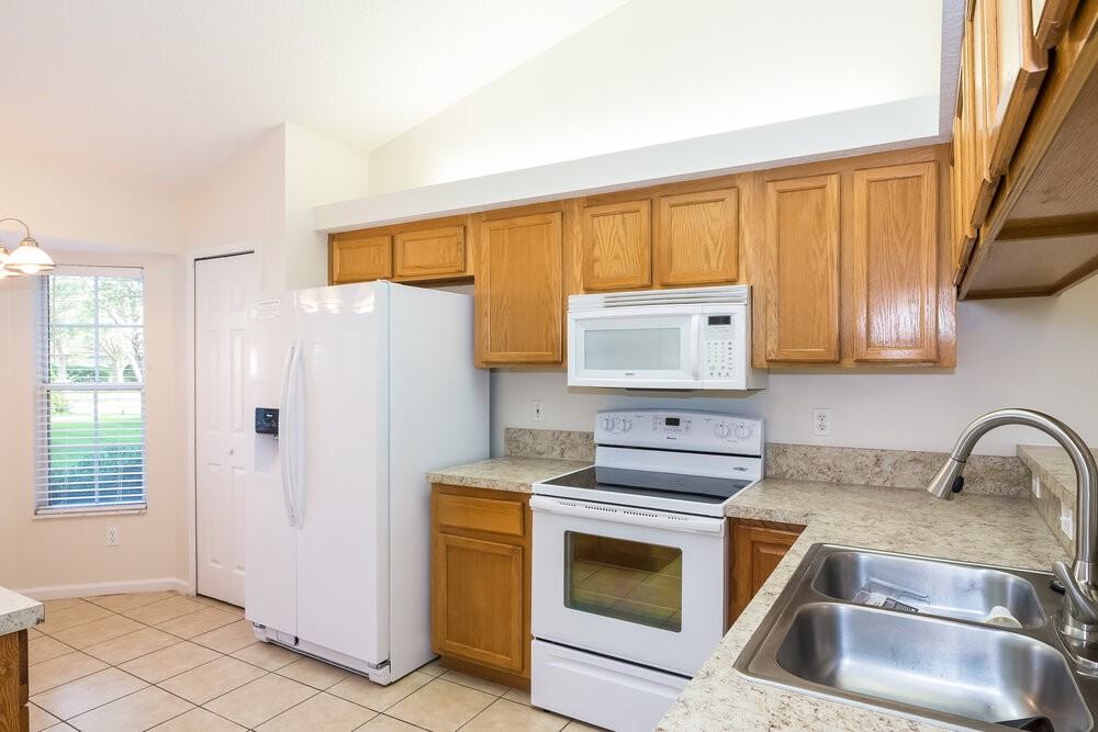 2204 Francis Lewis Ct - Photo 4 of 15