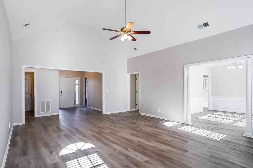 5471 Saddle Crk - Photo 4 of 16