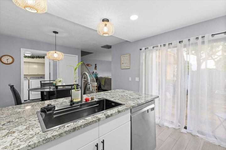 2704 27th Way - Photo 5 of 8