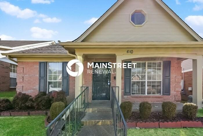 610 Ashley Glen Cir W - Photo 2 of 16