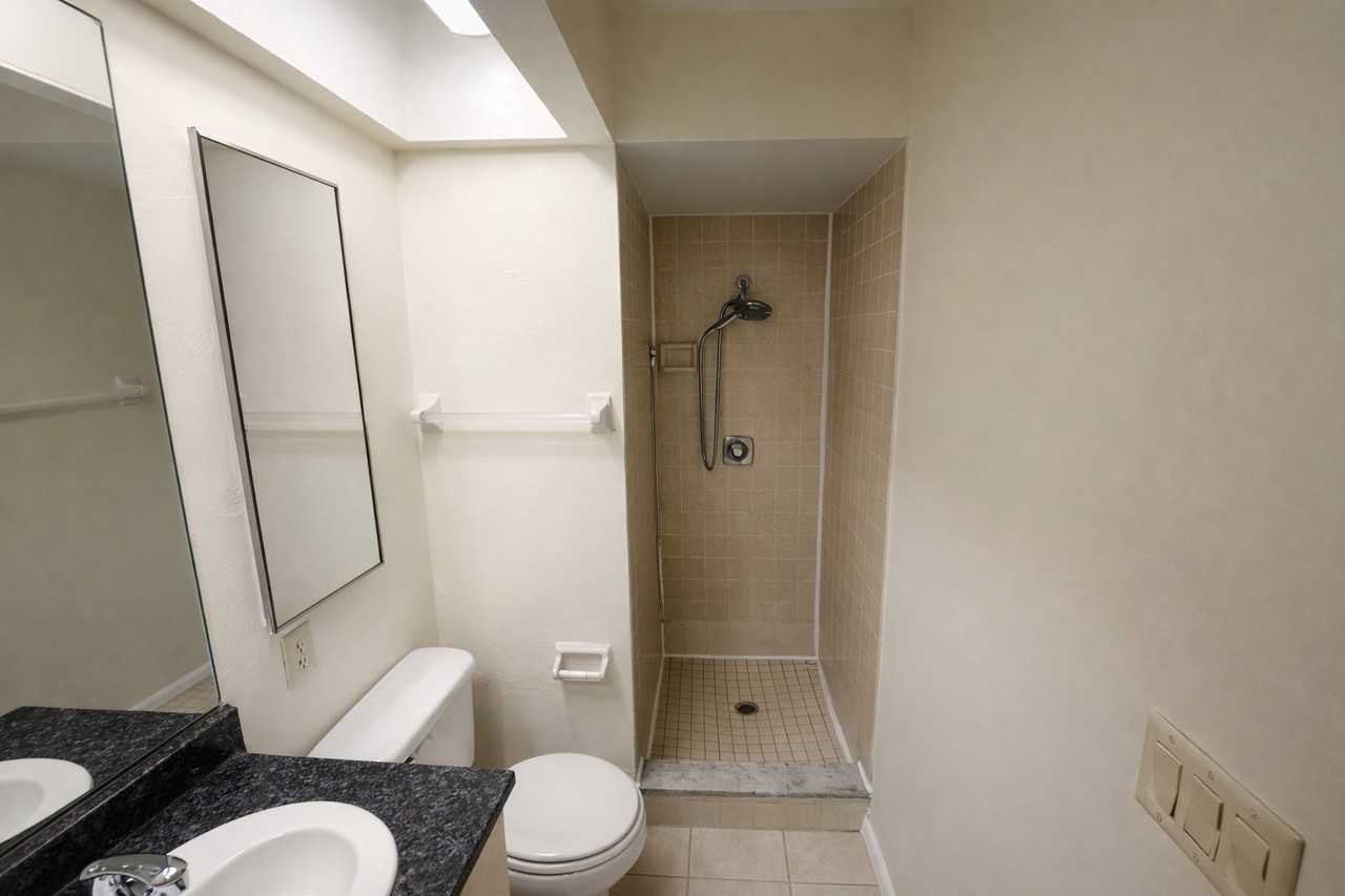 801A Se 5th Ave #A - Photo 5 of 12