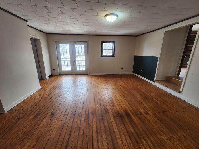 345 S Main St - Photo 6 of 17