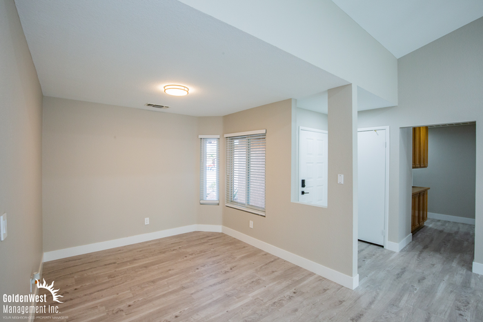 2312 Fairbourne Way - Photo 3 of 18