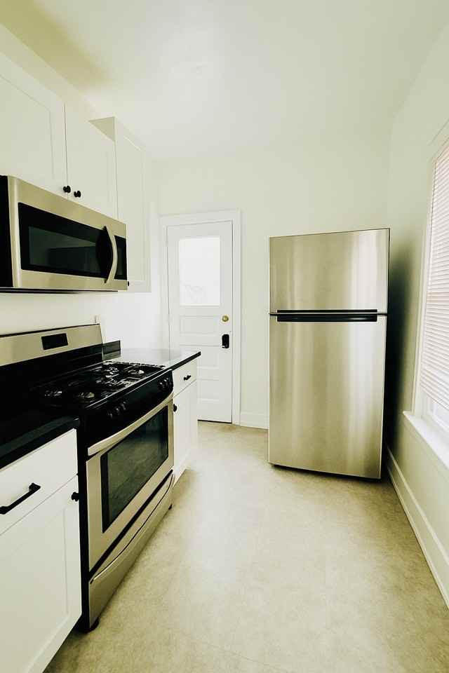 2027 Chesterland Avenue - Photo 6 of 16