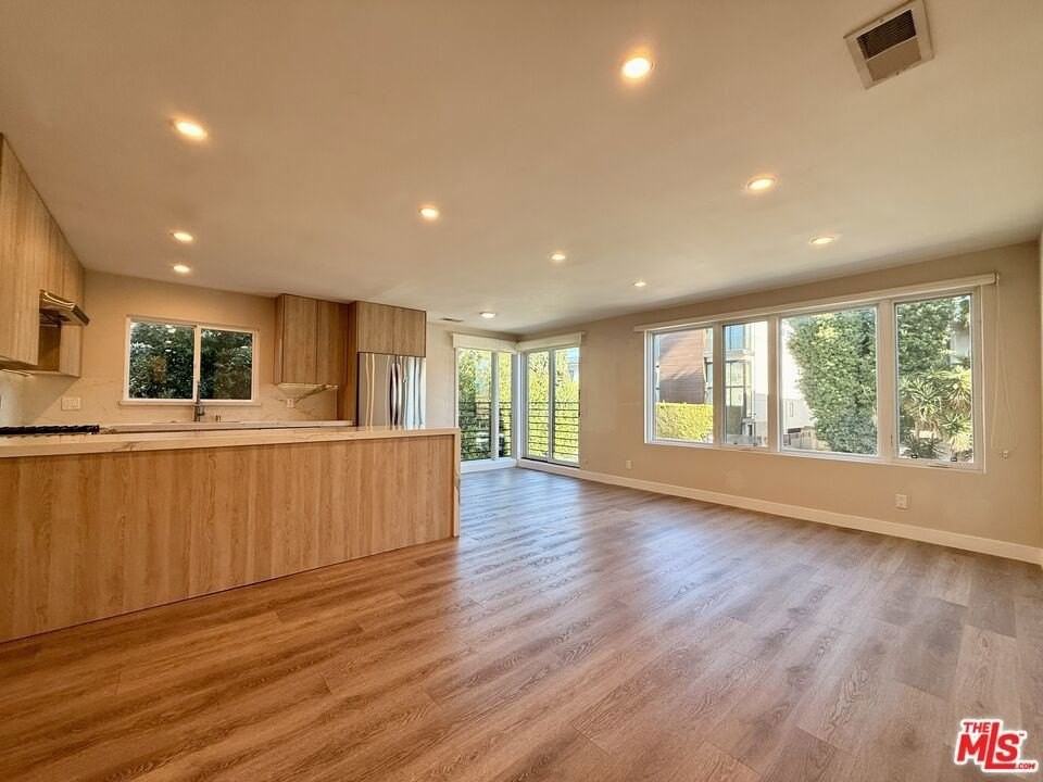 1427 N Vista Street 1 - Photo 2 of 7