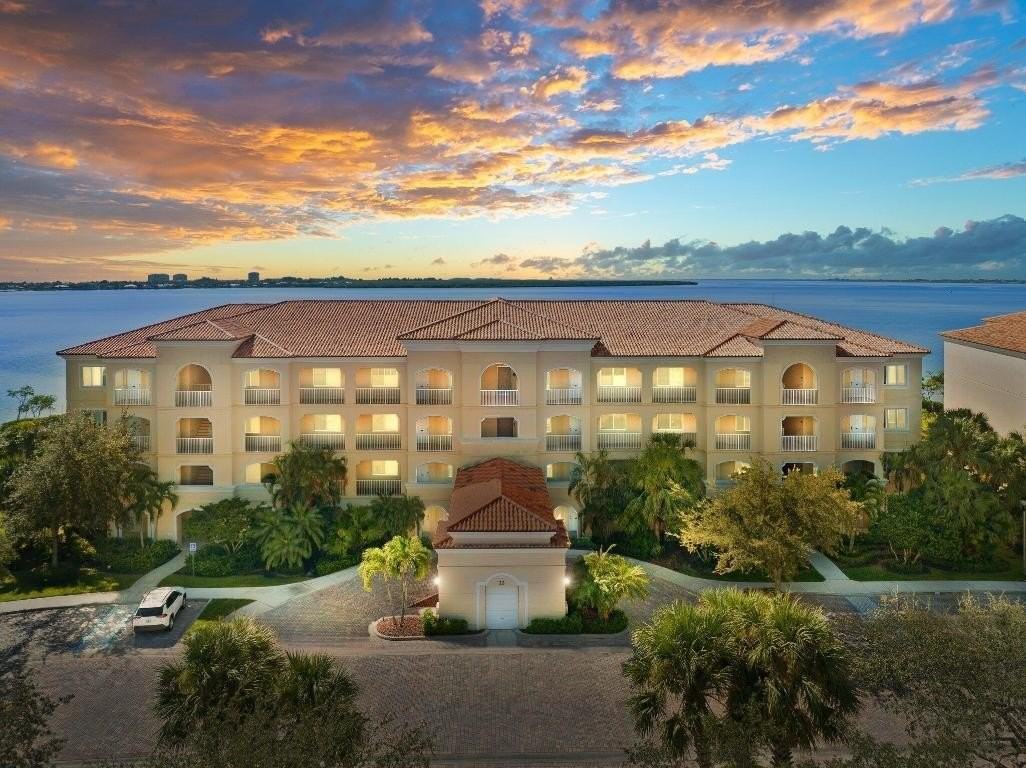 22 Harbour Isle Dr W Ph 2 - Photo 2 of 50