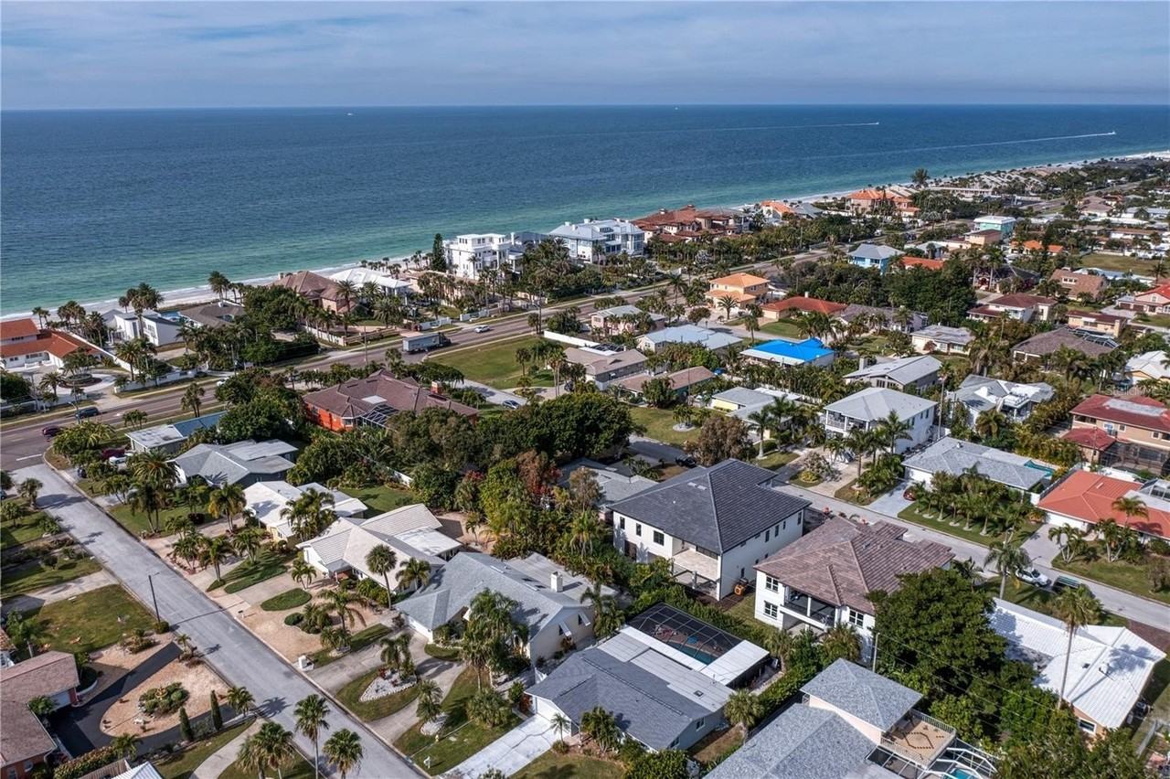 106 15th St - Photo 2 of 20