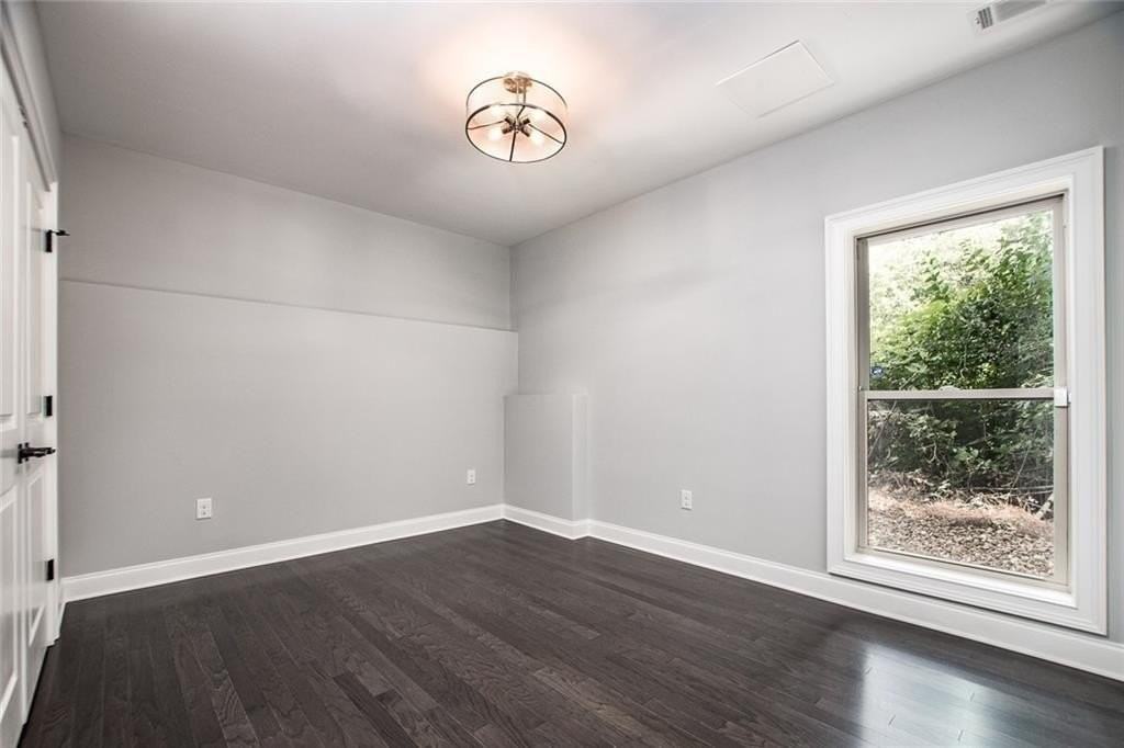 338 7th St Ne - Photo 4 of 11