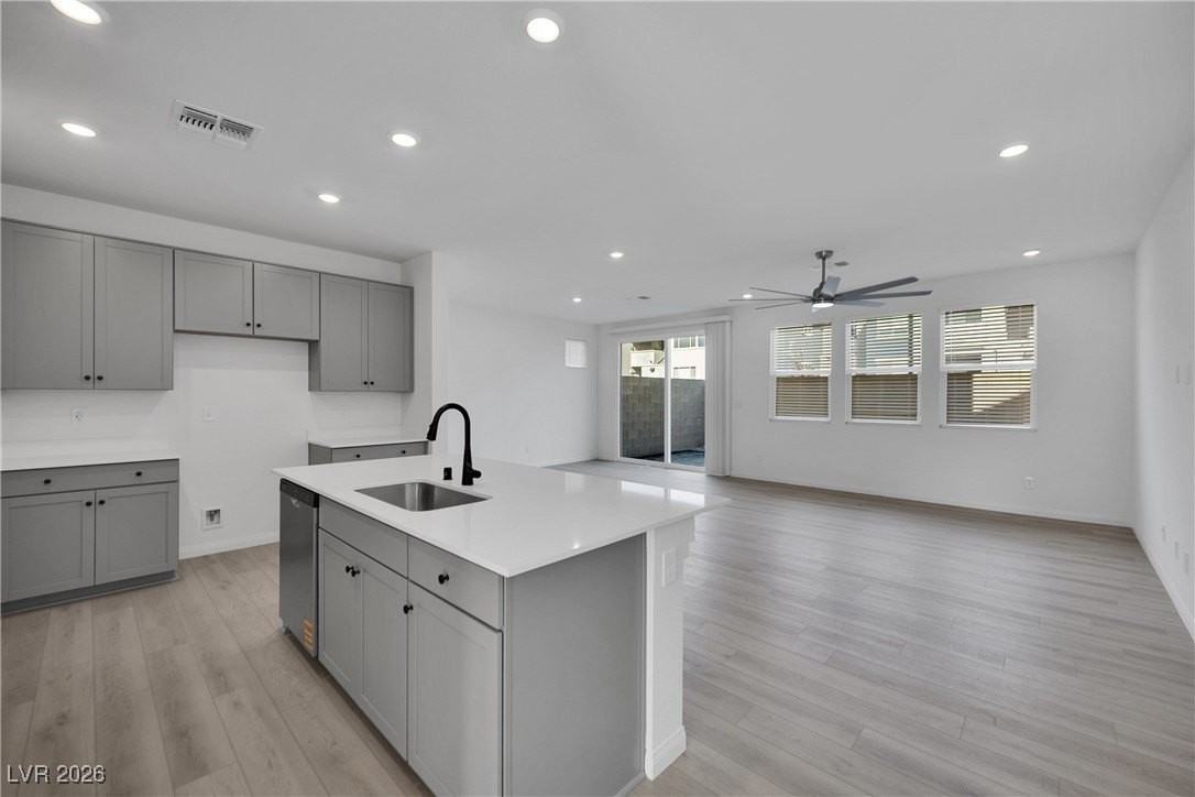 9136 Rivington Ave - Photo 4 of 43