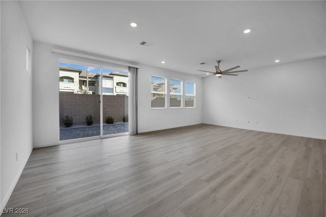 9136 Rivington Ave - Photo 7 of 43