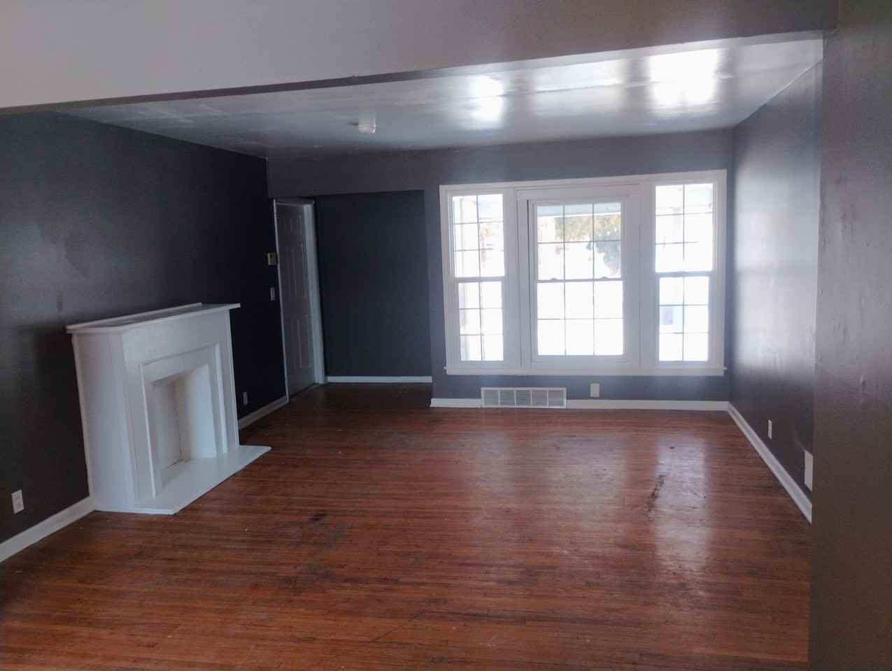 2665 E 8th St N - Photo 2 of 14