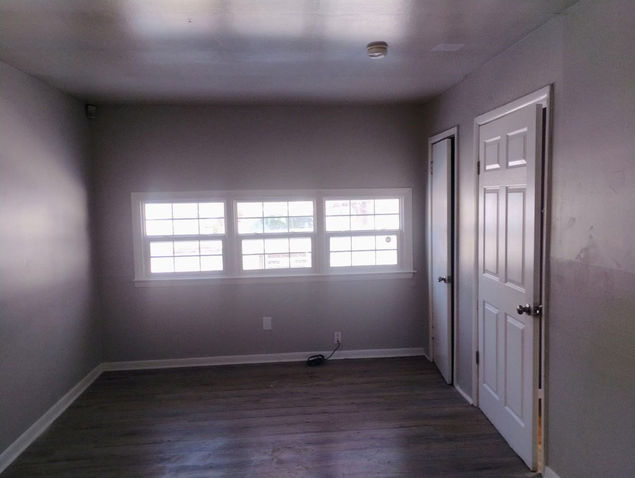 2665 E 8th St N - Photo 4 of 14