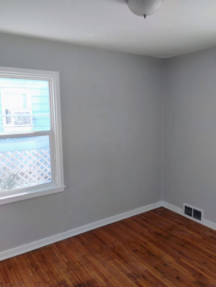 2665 E 8th St N - Photo 7 of 14