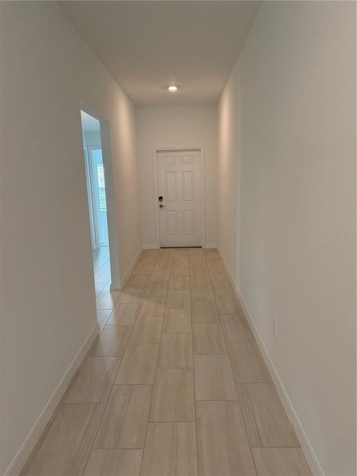 1629 Tropical Oasis Ave - Photo 6 of 37