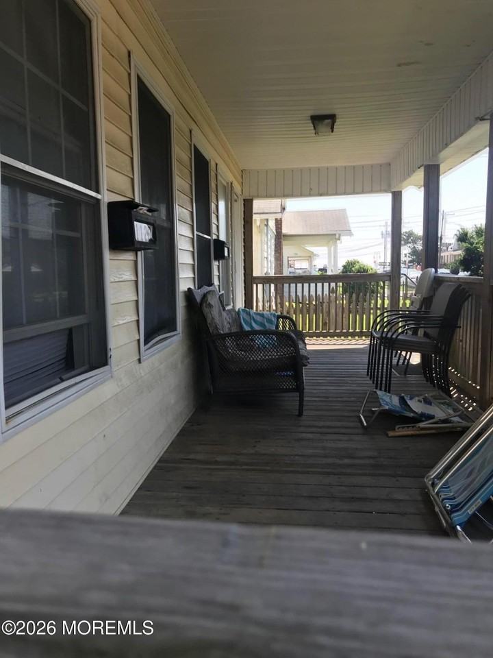 112 18th Ave - Photo 2 of 8