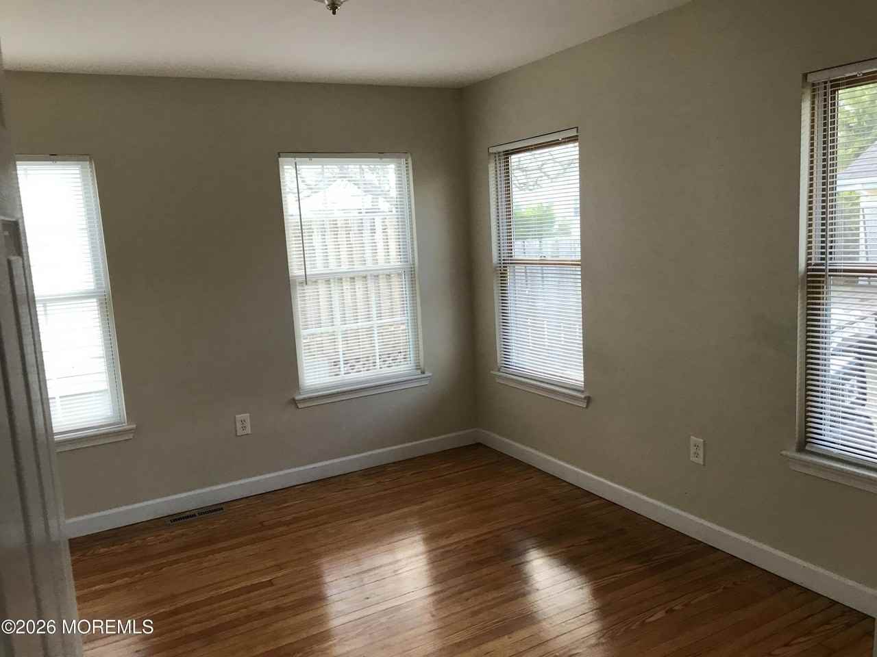 112 18th Ave - Photo 4 of 8