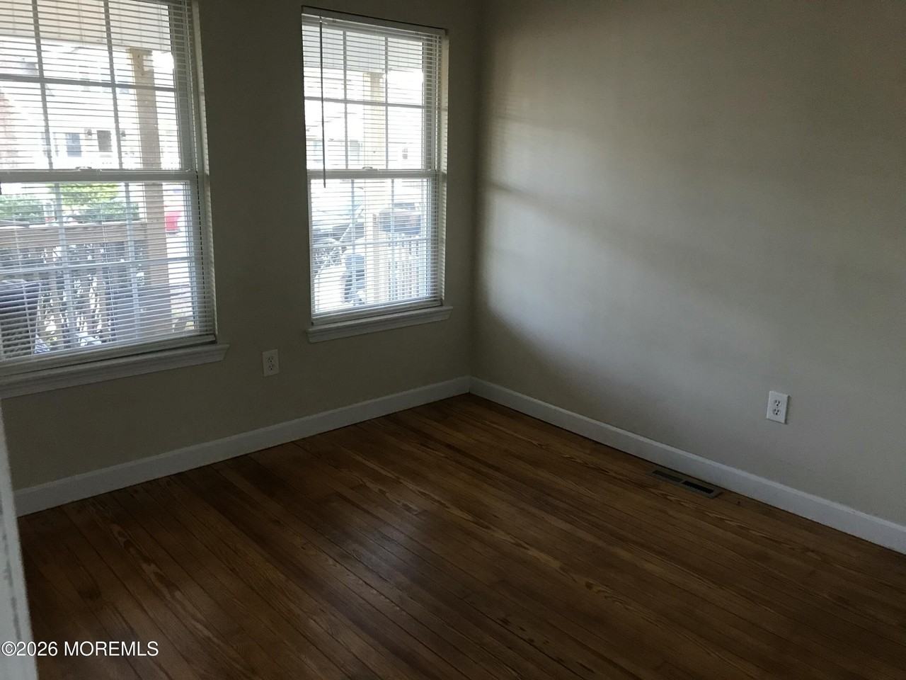 112 18th Ave - Photo 5 of 8