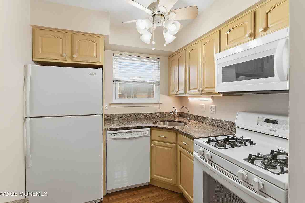 1201 Normandy Ct - Photo 5 of 17