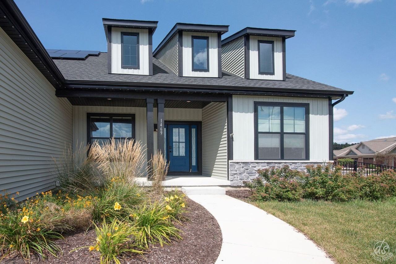 1469 Starfish Ln - Photo 2 of 21