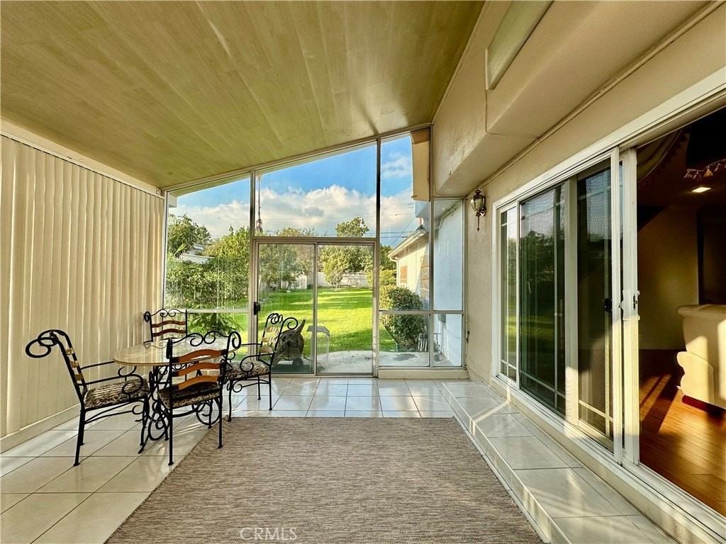 409 W Woodruff Ave - Photo 2 of 39