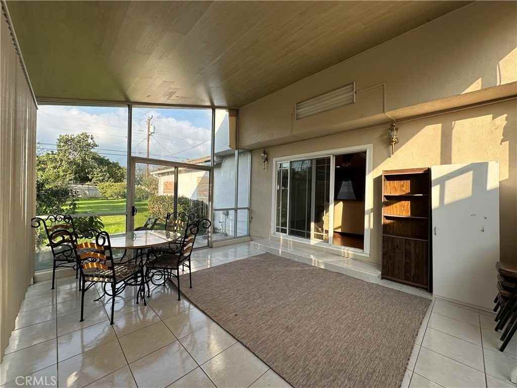 409 W Woodruff Ave - Photo 4 of 39