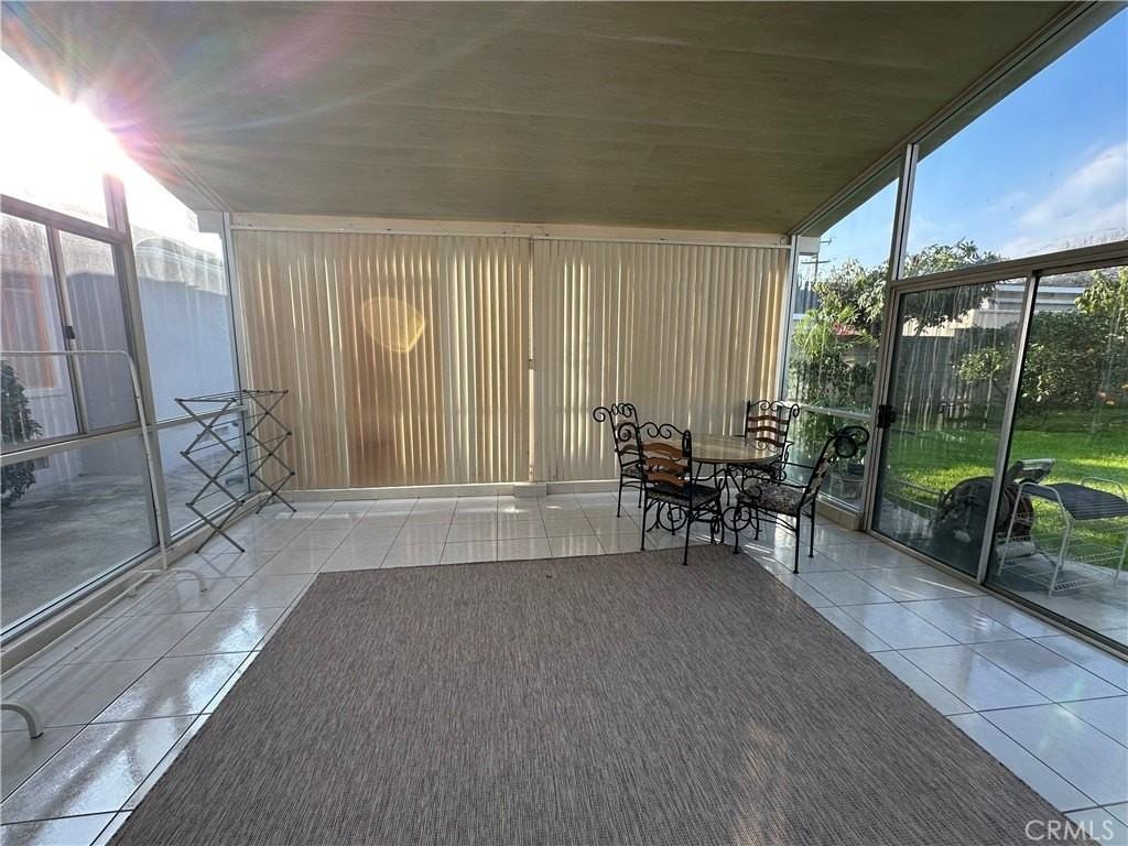 409 W Woodruff Ave - Photo 5 of 39