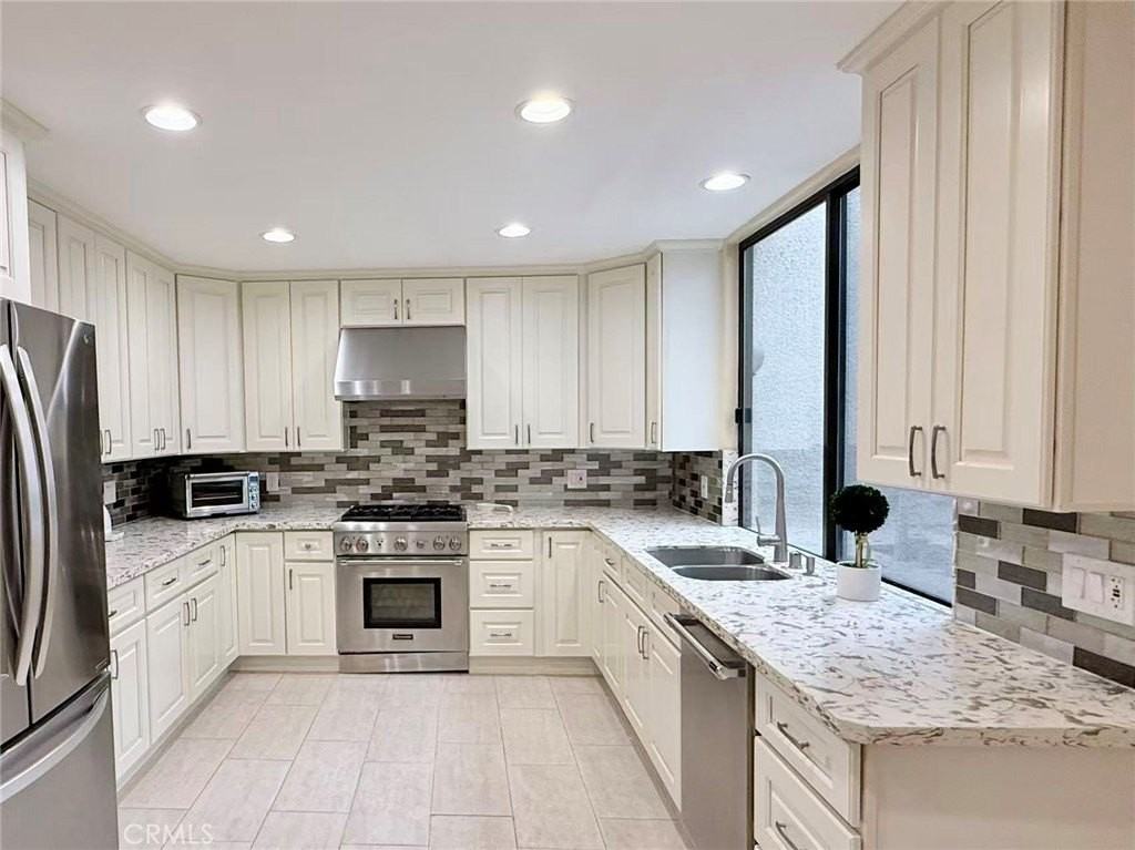 2306 Century Hl - Photo 6 of 34