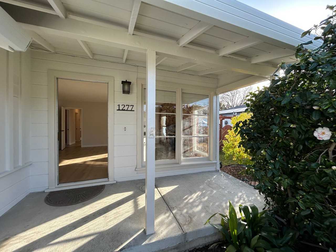 1277 Lindell Dr - Photo 3 of 31