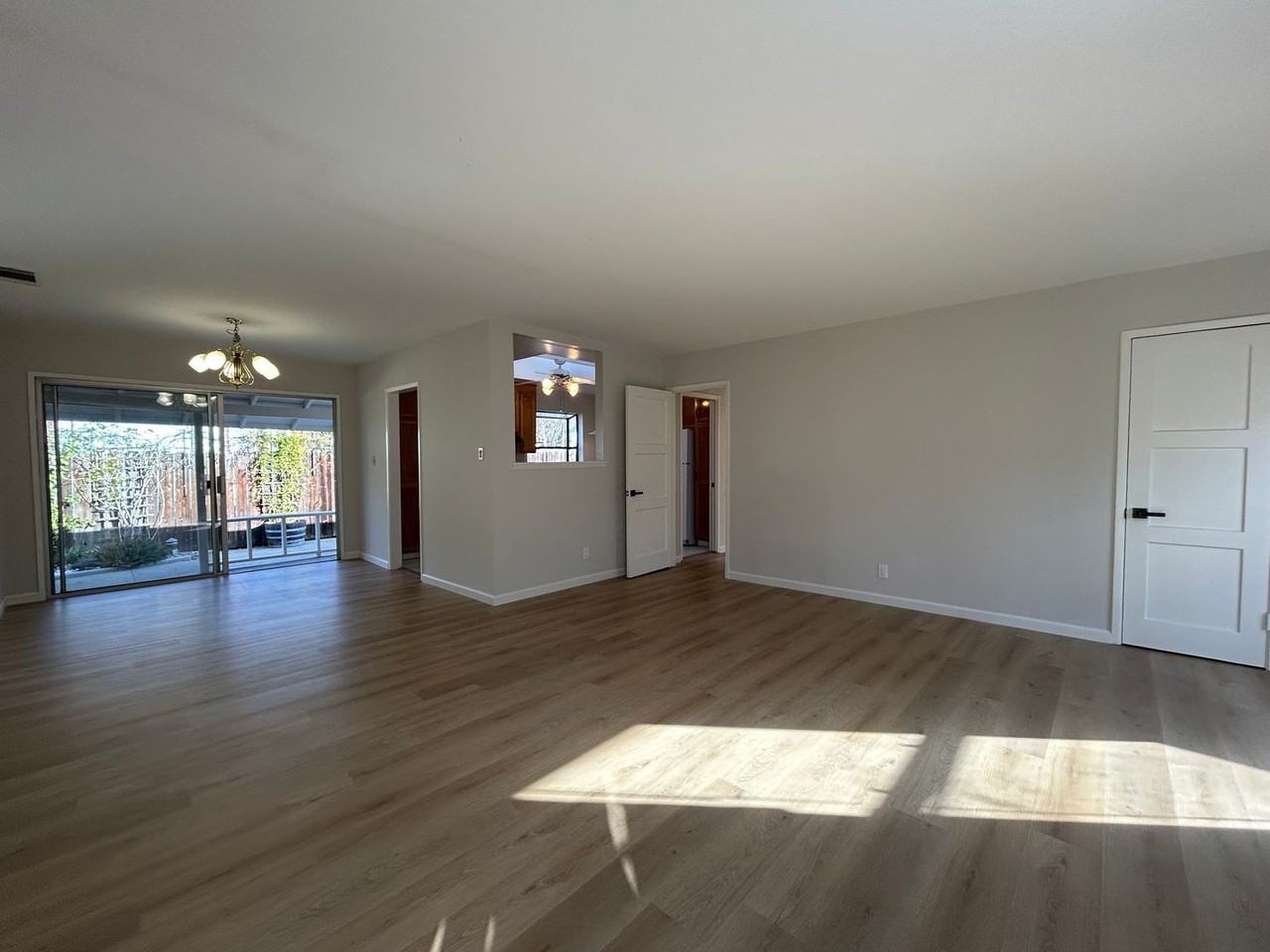 1277 Lindell Dr - Photo 5 of 31