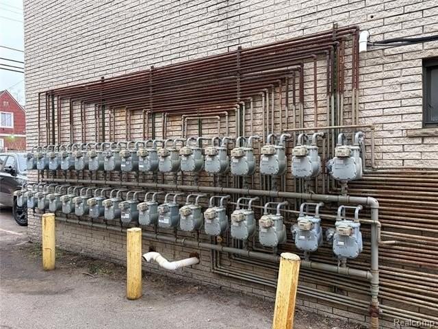 16623 Schaefer Hwy - Photo 3 of 20