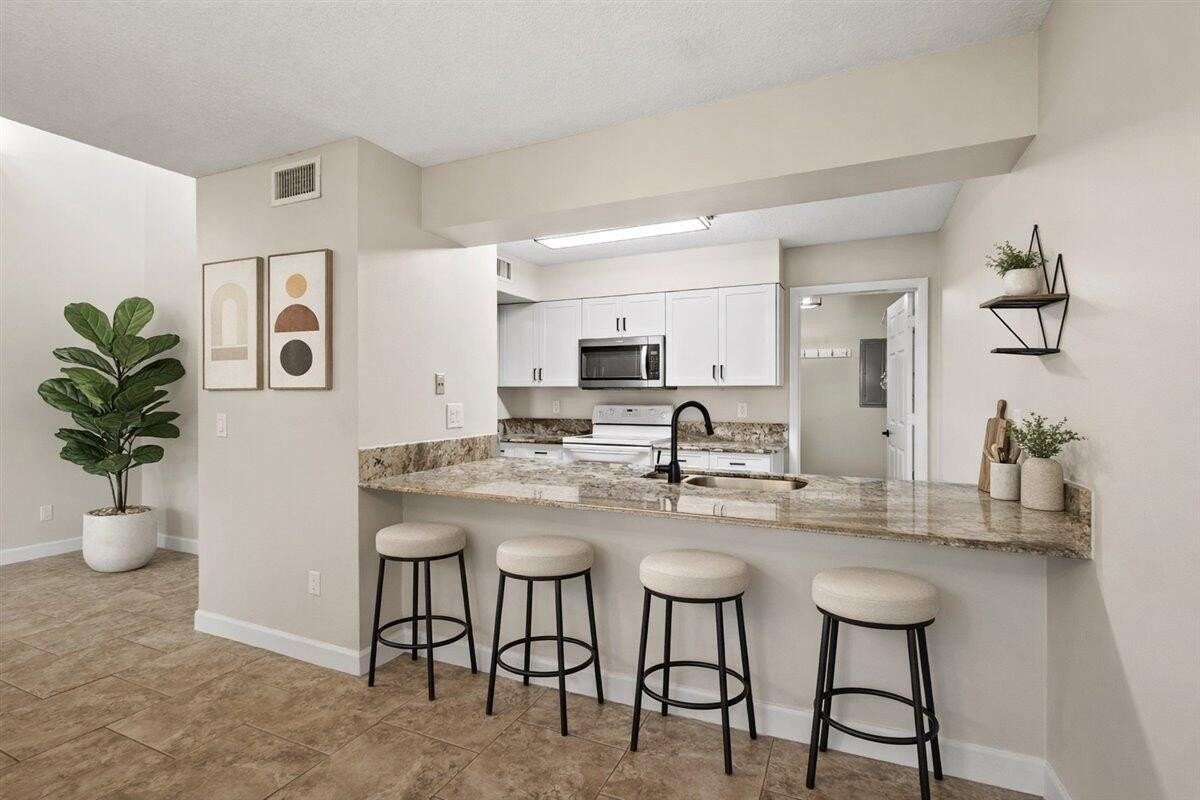 1626 Sw Crossing Cir - Photo 4 of 24