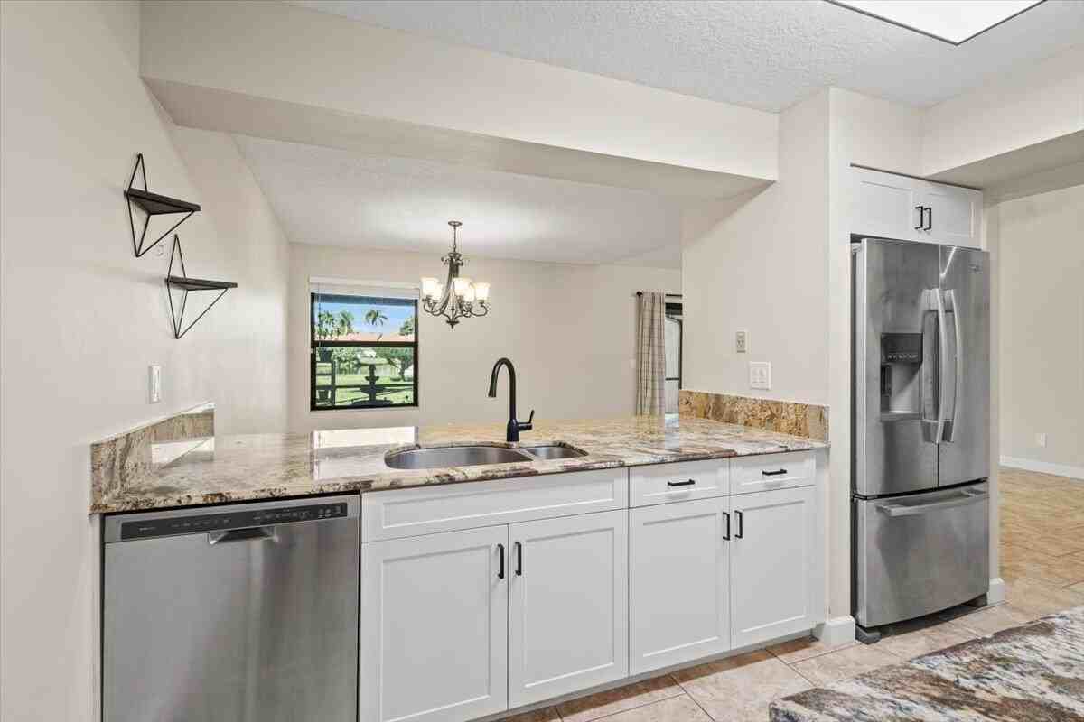 1626 Sw Crossing Cir - Photo 7 of 24