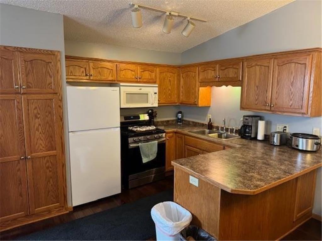 300 21st Ave Sw - Photo 2 of 13