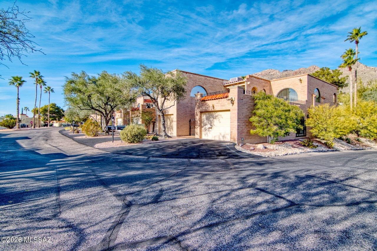 6490 N Val Dosta Dr - Photo 3 of 49