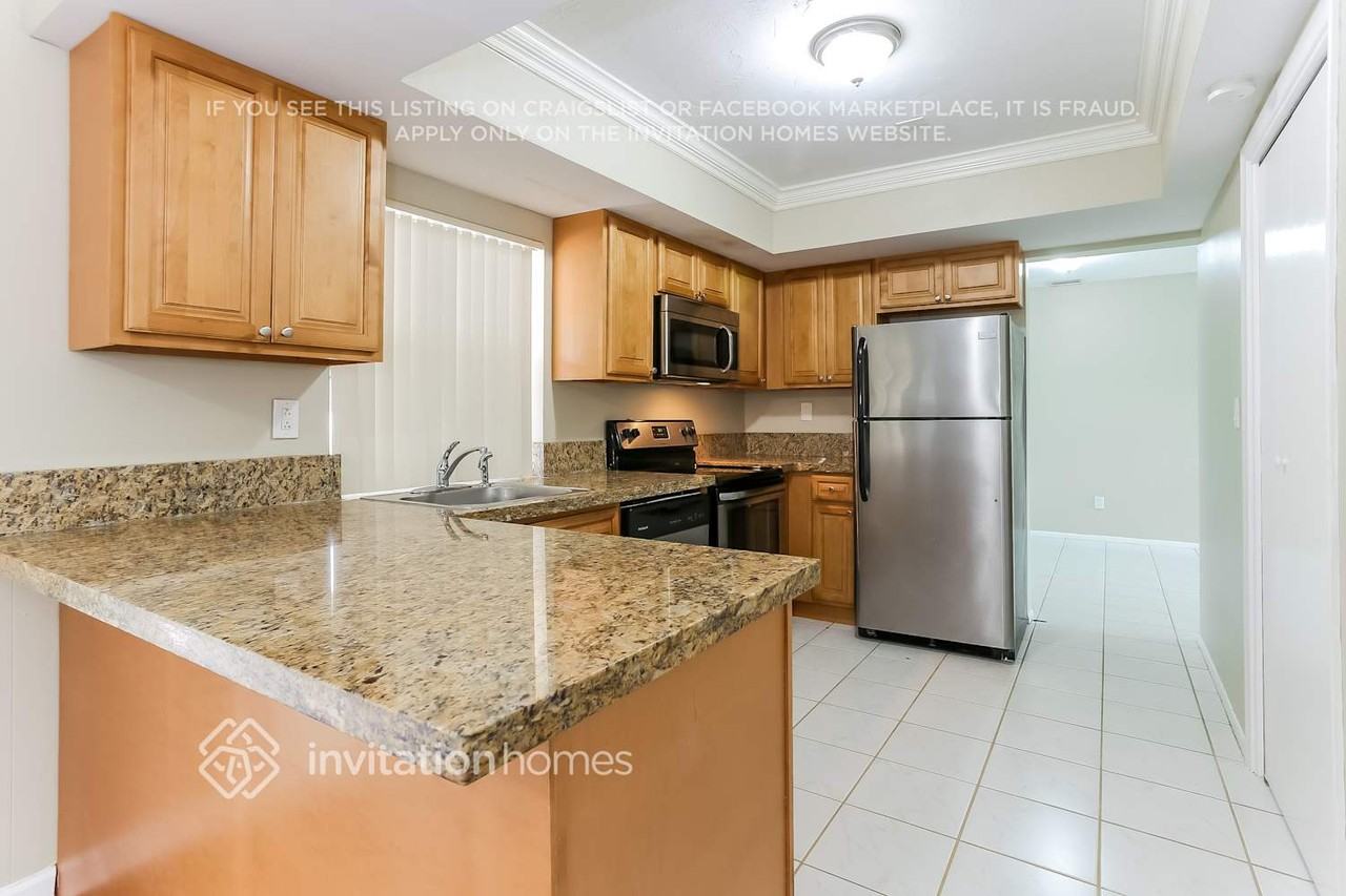 7221 Nw 11th St - Photo 4 of 18