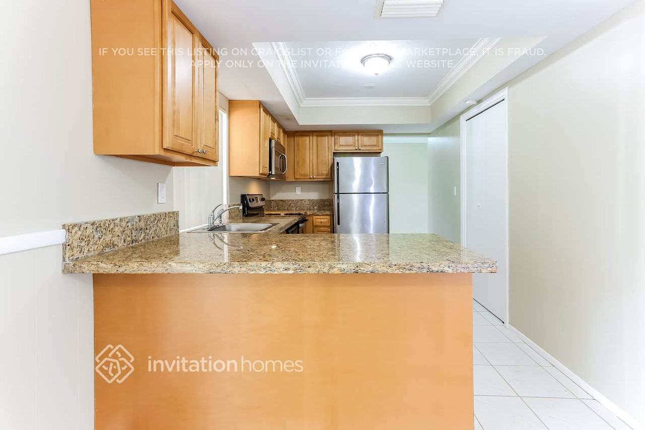 7221 Nw 11th St - Photo 6 of 18