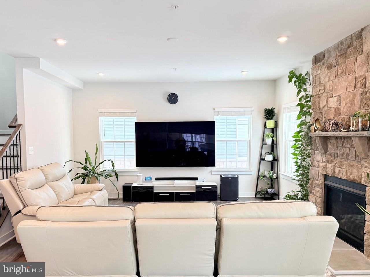 11360 Wheeler Ridge Dr - Photo 7 of 32